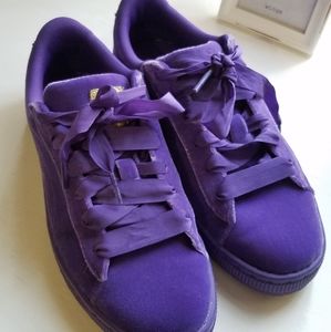 Purple velvet pumas